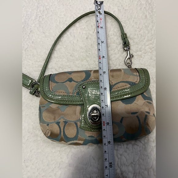 Vintage Coach Legacy Signature Jacquard Turn lock Wristlet Y2K Green Blue - Picture 7 of 8